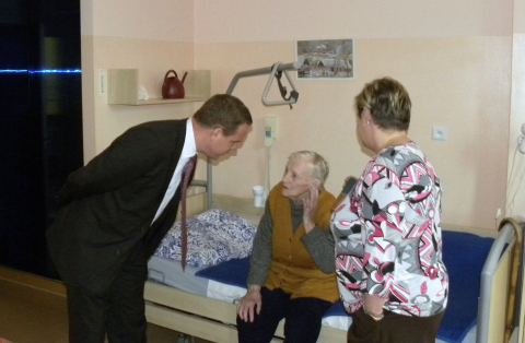 Radní Pavel Petráček navštívil Domov důchodců v Rokytnici nad Jizerou